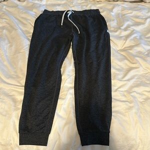 Vuori cropped joggers in dark gray